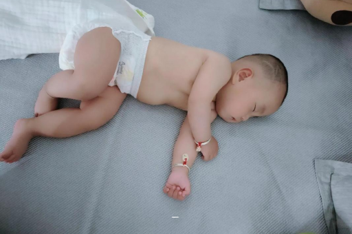 渠县几个月宝宝可以竖抱