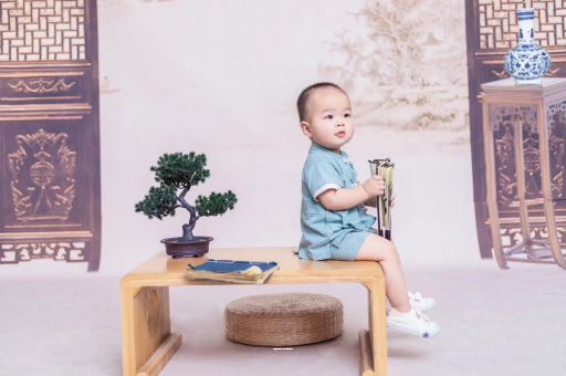 渠县宝宝眼睛肿是什么原因